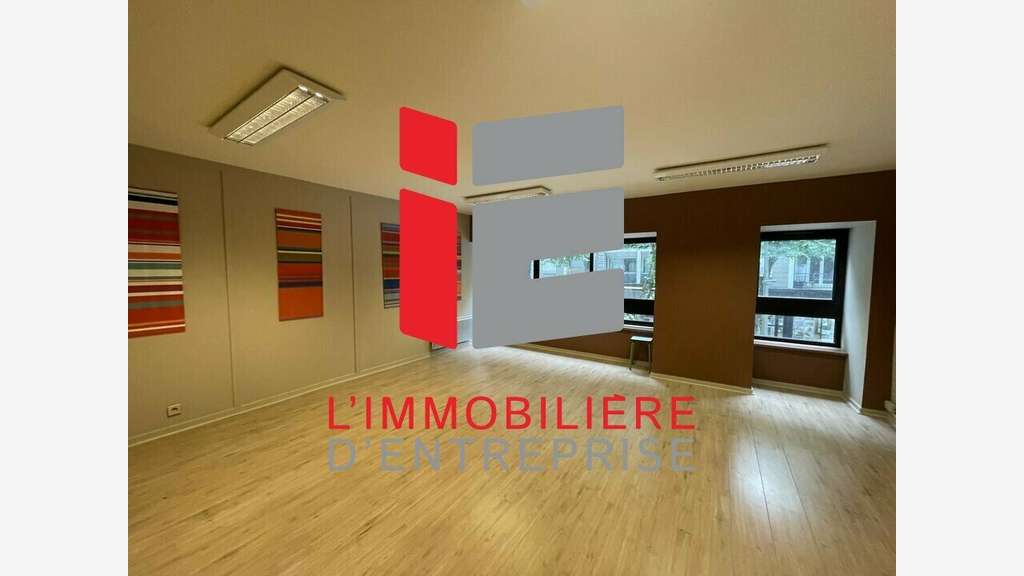 Bureaux 122m² R+1 à vendre à Lorient 