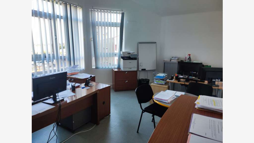 Vente bureaux loués 100% à Linas
