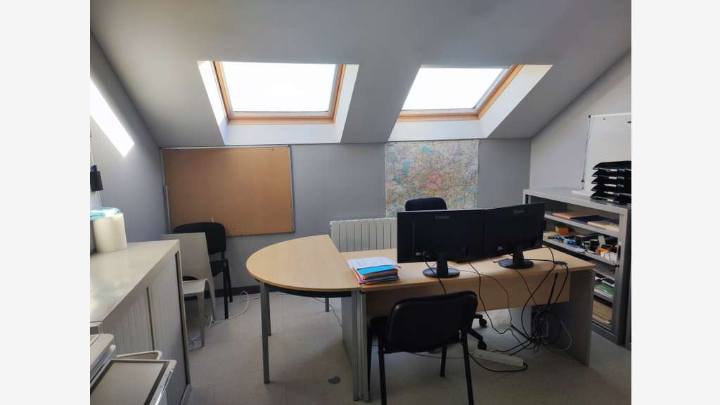 Vente bureaux loués 100% à Linas
