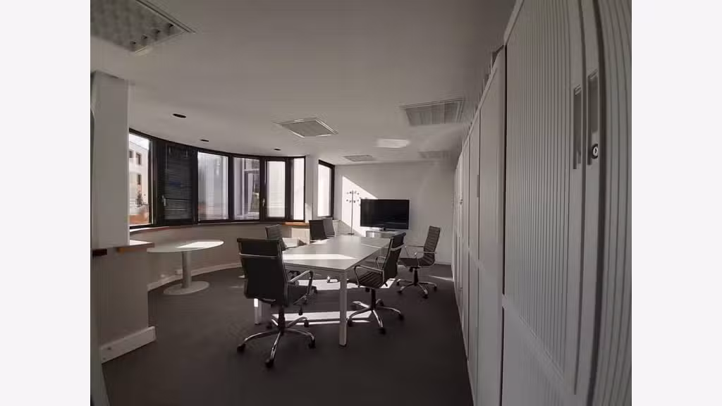 Bureaux loués à 75% à vendre à Jouy-en-Josas