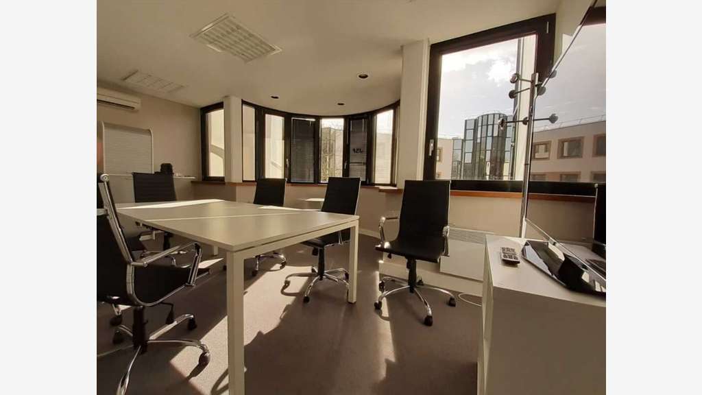 Bureaux loués à 75% à vendre à Jouy-en-Josas