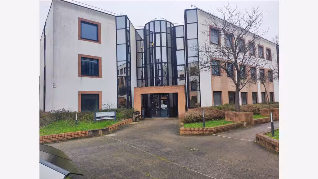 Bureaux loués à 75% à vendre à Jouy-en-Josas