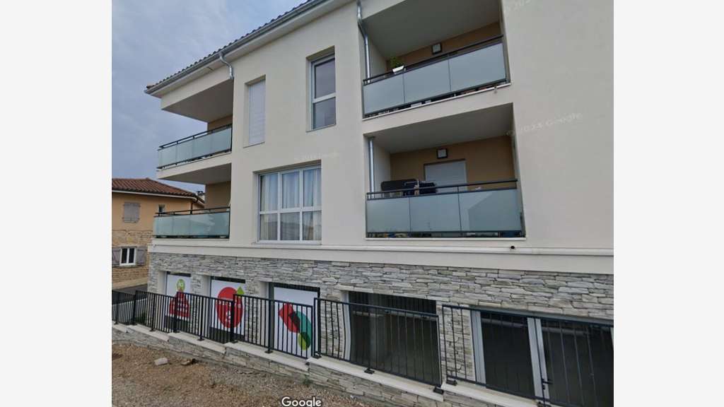 A saisir rapidement local de 288m² à Pollionnay