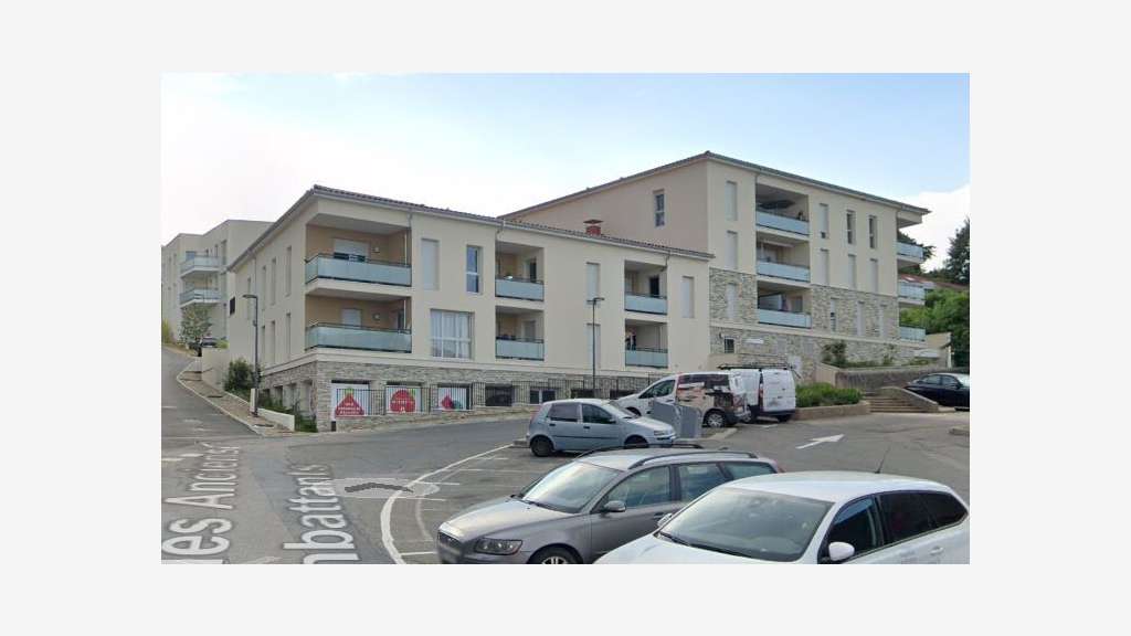 A saisir rapidement local de 288m² à Pollionnay