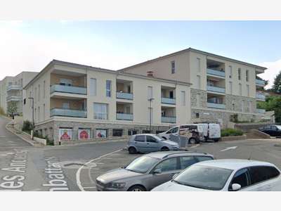 A saisir rapidement local de 288m² à Pollionnay