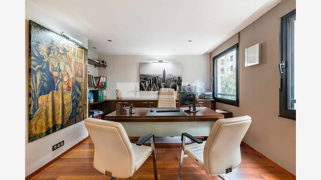 Bureaux lumineux aménagés 168m² à vendre à Lyon 6e