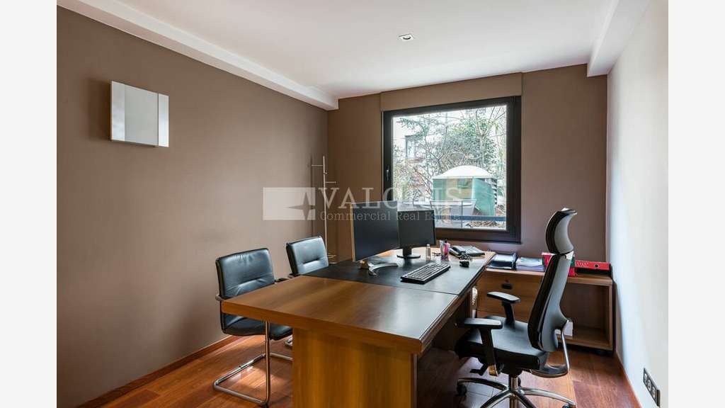 Bureaux lumineux aménagés 168m² à vendre à Lyon 6e