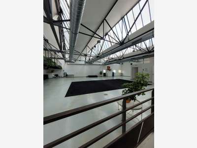Vente local atypique de 1000m² à Lyon 7 Gerland