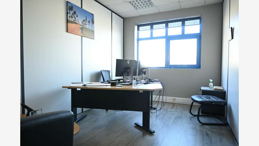 A vendre ou à louer bureaux rénovés 322m² Lyon 7e 