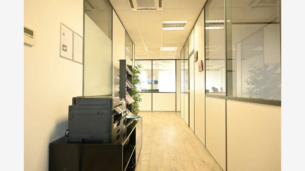 A vendre ou à louer bureaux rénovés 322m² Lyon 7e 