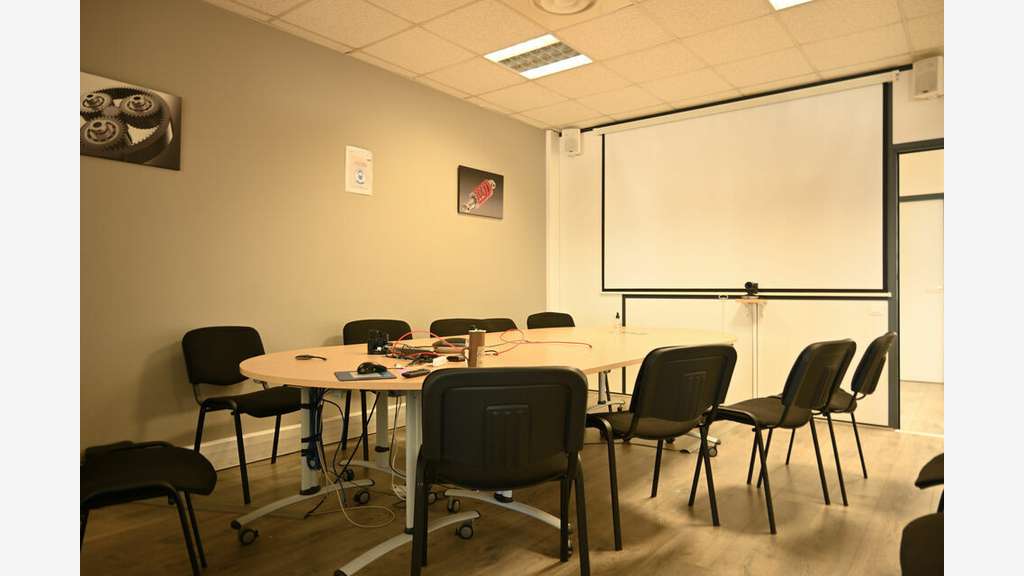 A vendre ou à louer bureaux rénovés 322m² Lyon 7e 