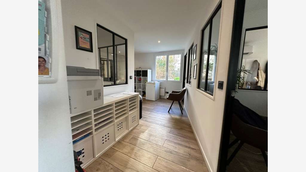 Rare ! murs bureaux RDC en très bon état à Lyon 8e