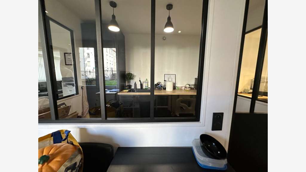Rare ! murs bureaux RDC en très bon état à Lyon 8e