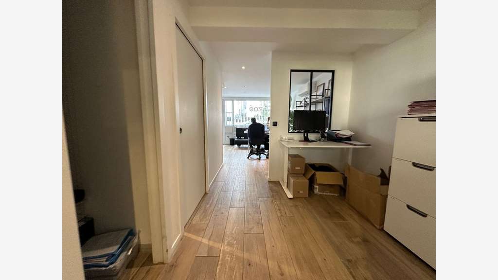 Rare ! murs bureaux RDC en très bon état à Lyon 8e