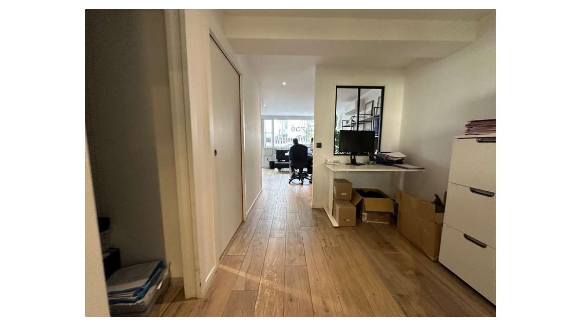 Rare ! murs bureaux RDC en très bon état à Lyon 8e