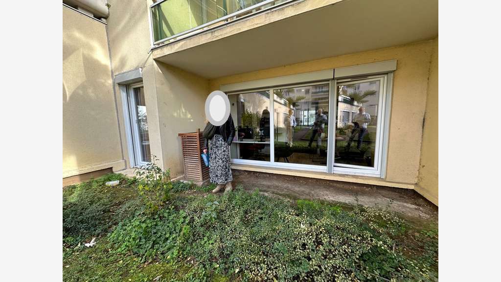 Rare ! murs bureaux RDC en très bon état à Lyon 8e