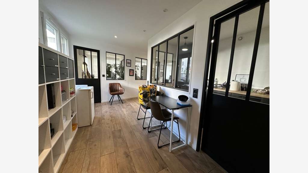 Rare ! murs bureaux RDC en très bon état à Lyon 8e
