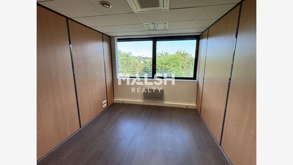 A vendre bureaux 268m² et 7 parkings à Lyon 9ème