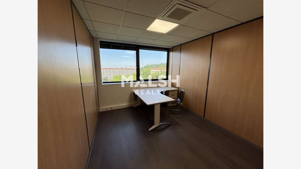 A vendre bureaux 268m² et 7 parkings à Lyon 9ème