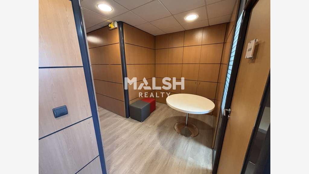 A vendre bureaux 268m² et 7 parkings à Lyon 9ème