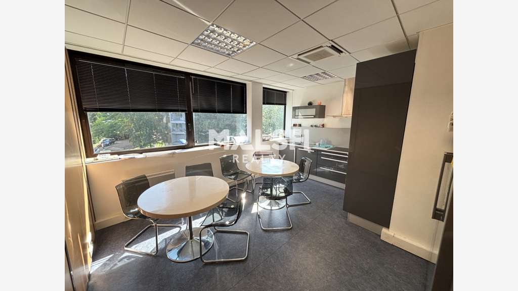 A vendre bureaux 268m² et 7 parkings à Lyon 9ème