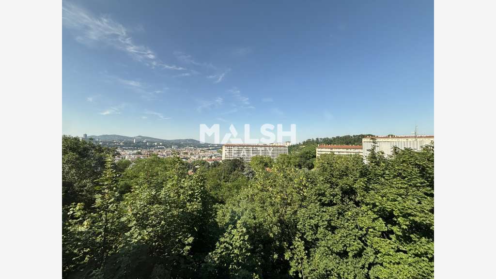 A vendre bureaux 268m² et 7 parkings à Lyon 9ème