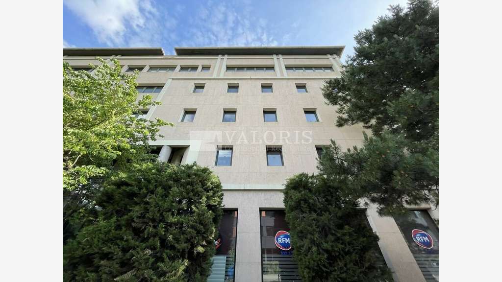 Bureaux à rénover 108m² à vendre Lyon 9e Vaise