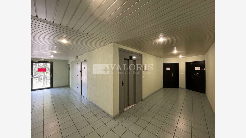 Bureaux à rénover 108m² à vendre Lyon 9e Vaise