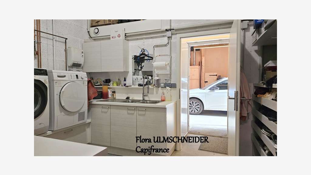 Propriété atypique atelier bureau à Magnieu