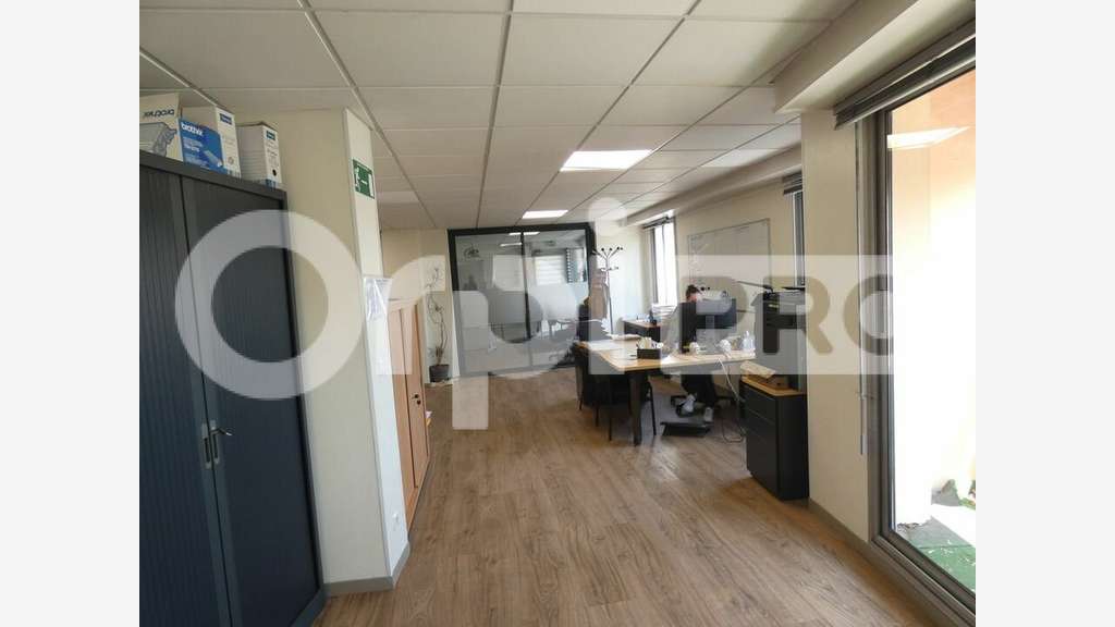 Vente locaux professionnels 134m² à Manosque
