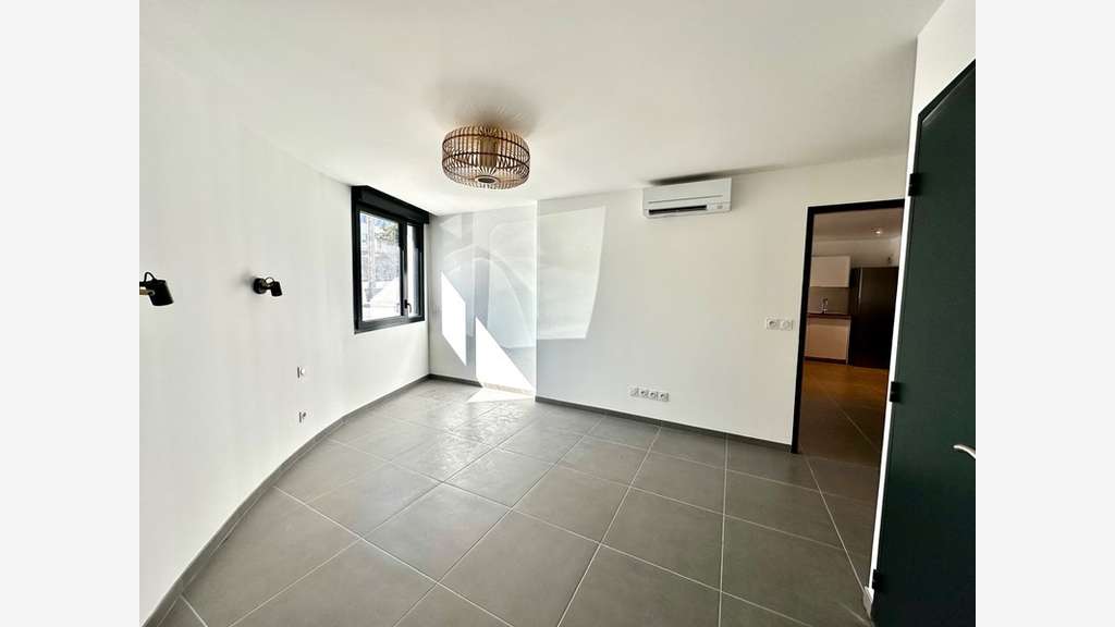 Local/bureau 90m² à Marseille 13012 Saint Barnabé