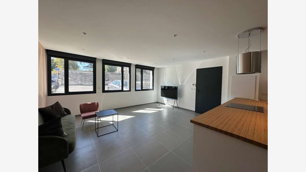 Local/bureau 90m² à Marseille 13012 Saint Barnabé