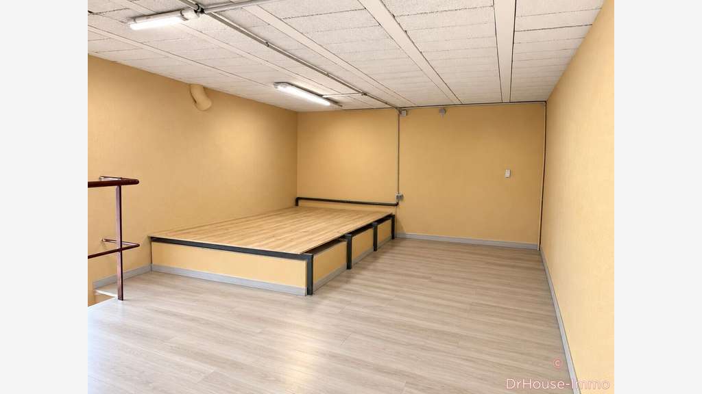 Vente local bureau stockage 300m² à Marseille 15