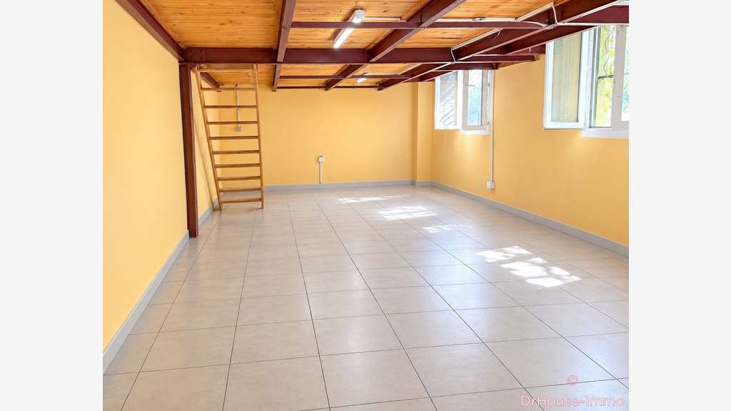 Vente local bureau stockage 300m² à Marseille 15