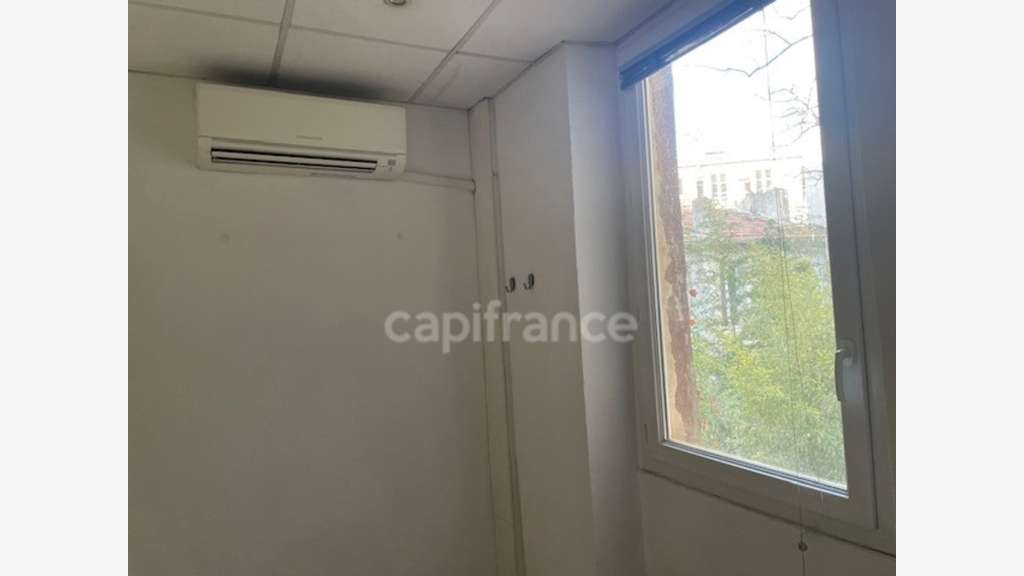AV 68m² à Marseille 13006 rue Paradis Castellane