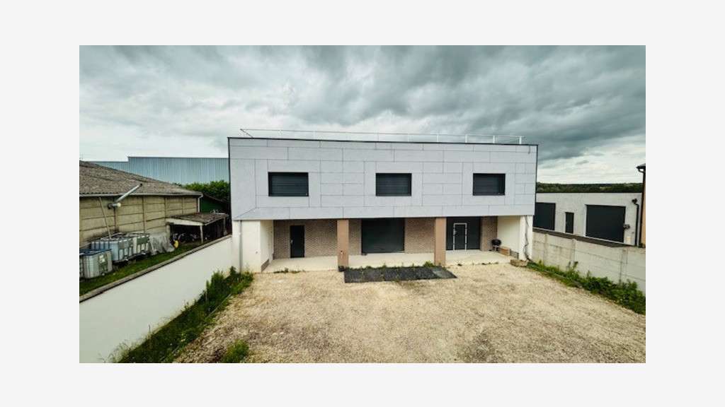 Ensemble immobilier avec entrepôt à Meaux 