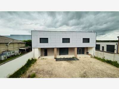 Ensemble immobilier avec entrepôt à Meaux 