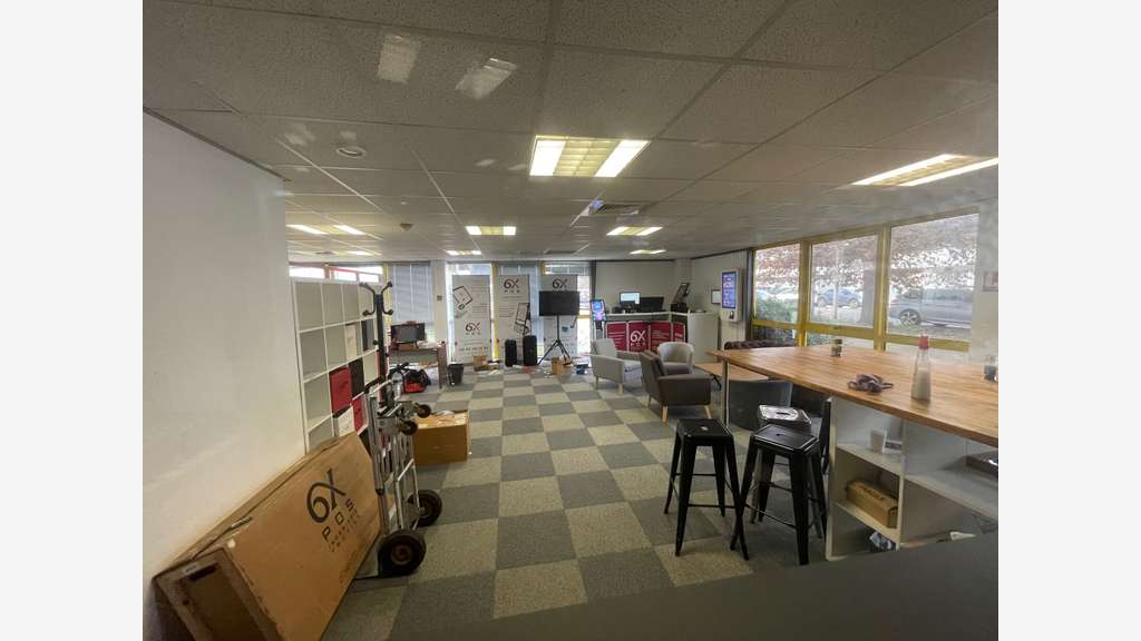 AV immeuble de bureaux 800m² sur 1600m² à Mérignac