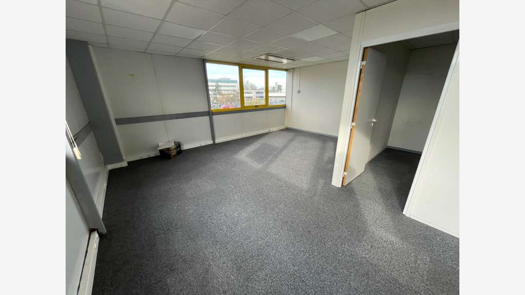 AV immeuble de bureaux 800m² sur 1600m² à Mérignac