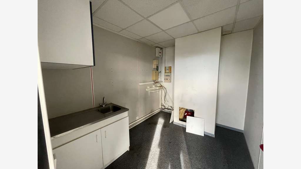 AV immeuble de bureaux 800m² sur 1600m² à Mérignac
