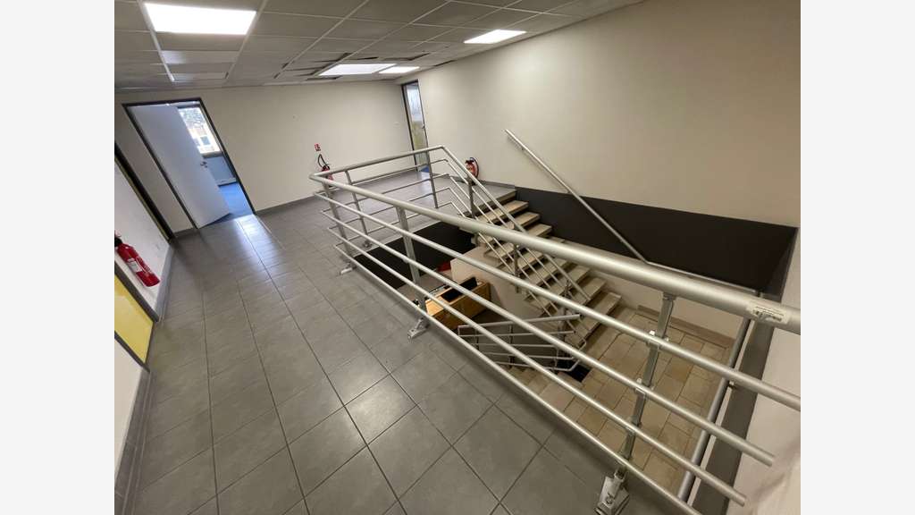 AV immeuble de bureaux 800m² sur 1600m² à Mérignac
