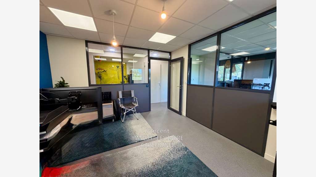 Bureaux modernes 90m² à vendre à Écouflant