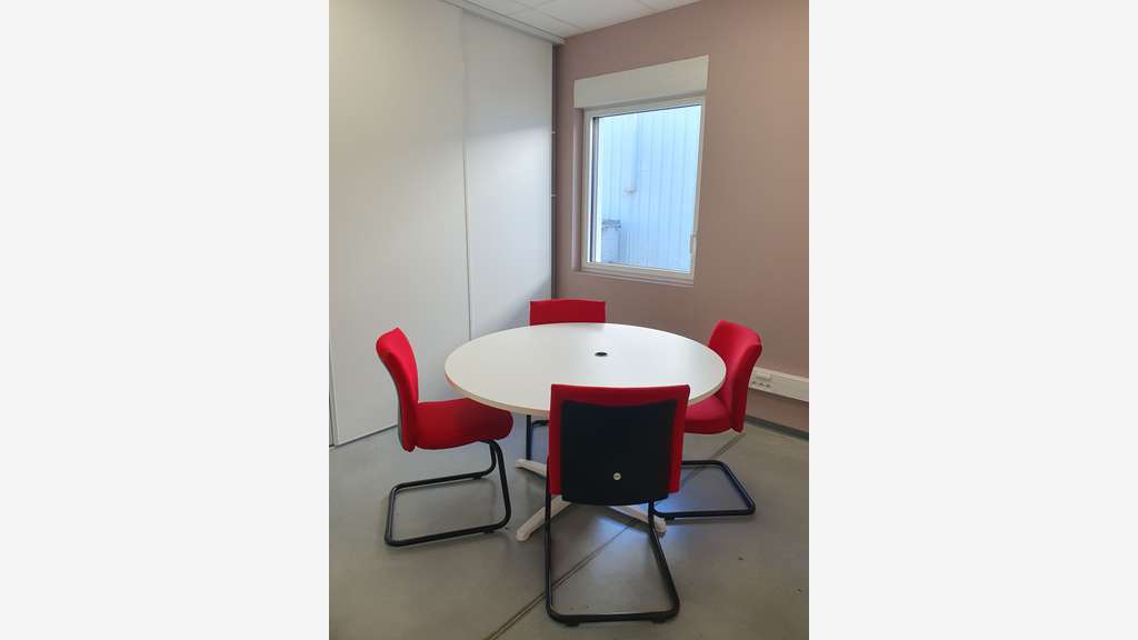 Local 300 m² dont 115m² loués Montélimar Zone Sud