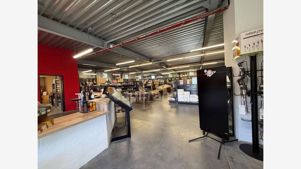 Vente ensemble immo de 696m² en ZA à Montélimar