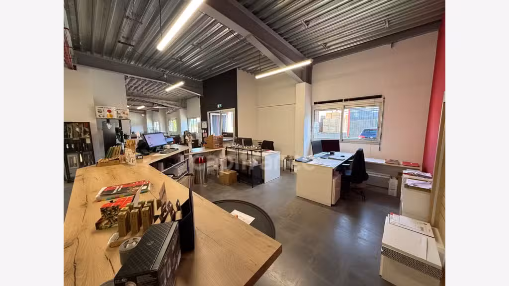 Vente ensemble immo de 696m² en ZA à Montélimar
