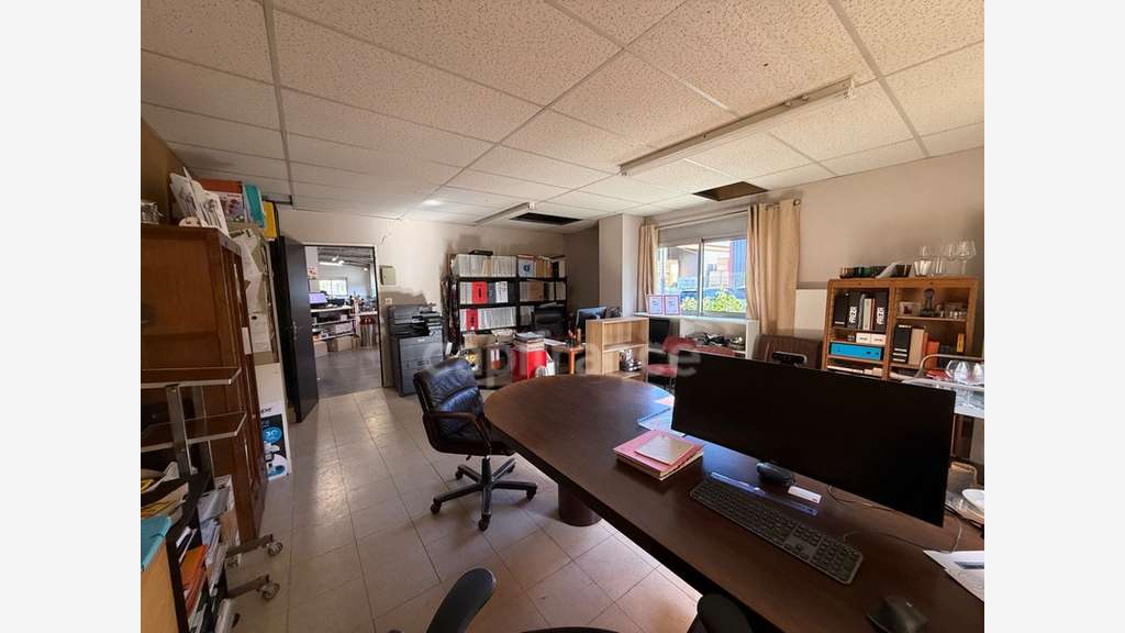 Vente ensemble immo de 696m² en ZA à Montélimar