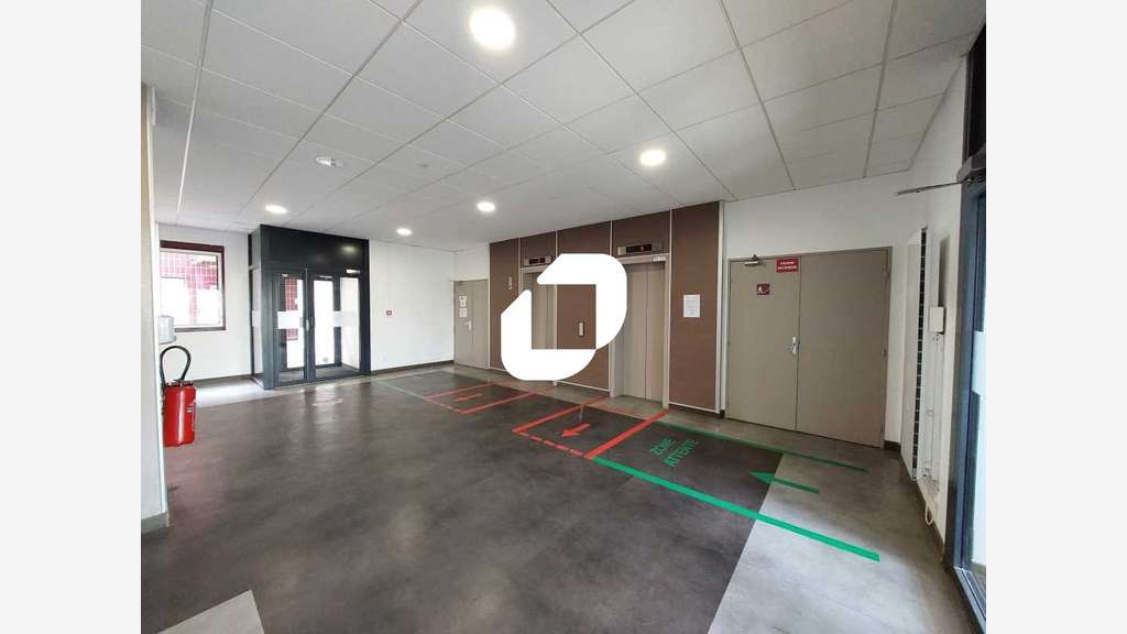 Vente Bureaux 772m² Montigny le bretonneux