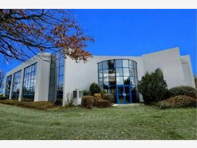 À vendre ou louer bureaux 1260m² à Montivilliers