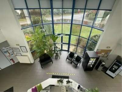 À vendre ou louer bureaux 1260m² à Montivilliers
