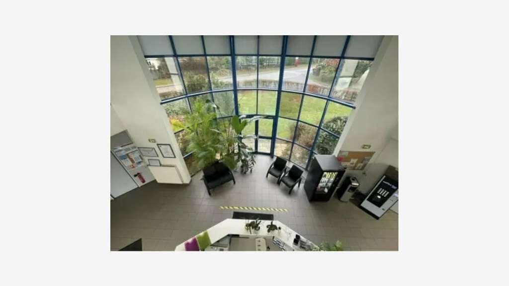 À vendre ou louer bureaux 1260m² à Montivilliers